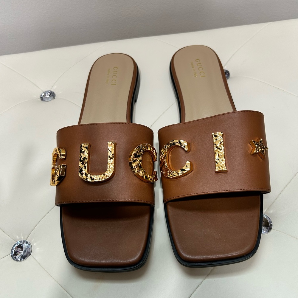 GG Cara  Slides